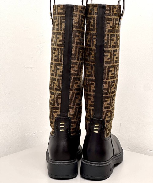 Женские сапоги