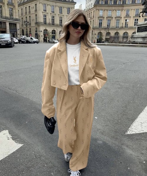 Женские костюмы