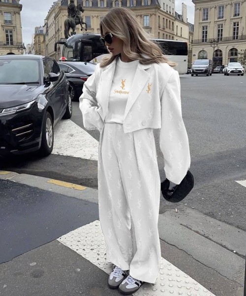 Женские костюмы